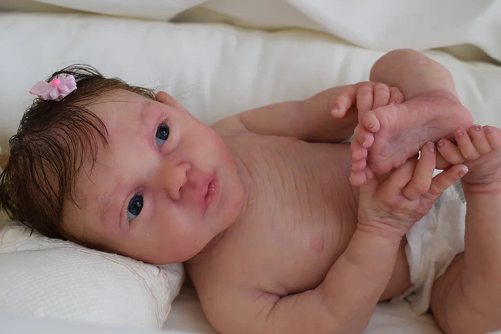 Kelly – 18-Inch Full Body Silicone Reborn Baby Girl